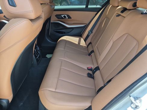 Used 2025 BMW 330i Sedan w/ Convenience Package RWD image 32
