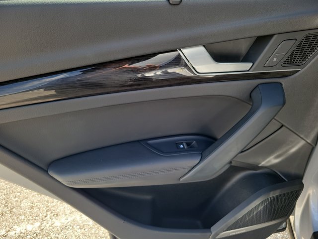 Used 2019 Audi Q5 Premium Plus w/ Premium Plus Package AWD/4WD image 12
