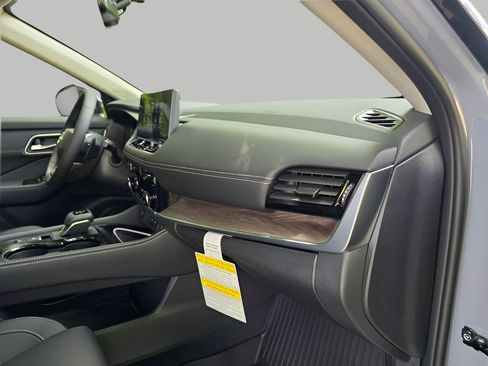 New 2026 Nissan Rogue Platinum AWD/4WD image 13