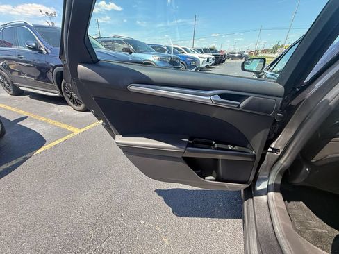 Used 2016 Ford Fusion SE FWD image 18