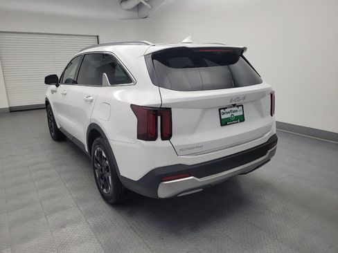 Used 2024 Kia Sorento S w/ Panoramic Sunroof Package FWD image 5