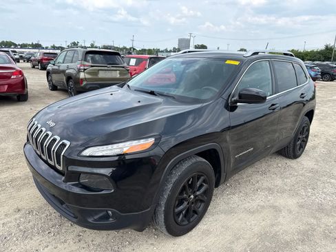 Used 2015 Jeep Cherokee Latitude w/ Cold Weather Group AWD/4WD image 1