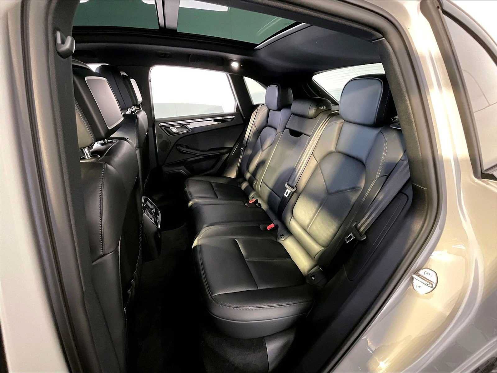 Certified 2023 Porsche Macan AWD/4WD image 24