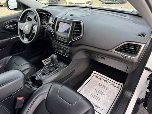 Used 2019 Jeep Cherokee Latitude Plus w/ Cold Weather Group image 27