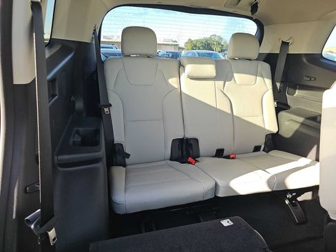 Used 2025 Kia Telluride EX w/ EX Captain's Chair Package FWD image 19