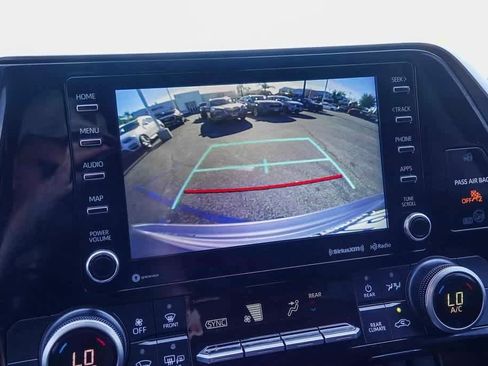 Used 2021 Toyota Highlander LE image 22