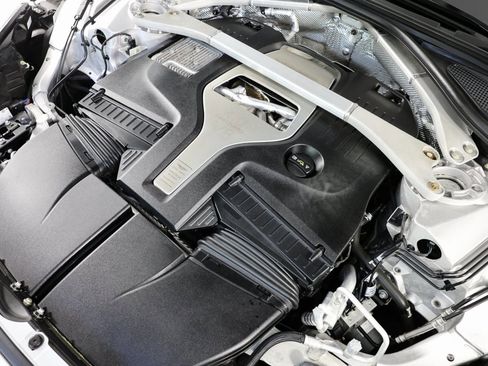 Used 2021 Aston Martin DBX image 33