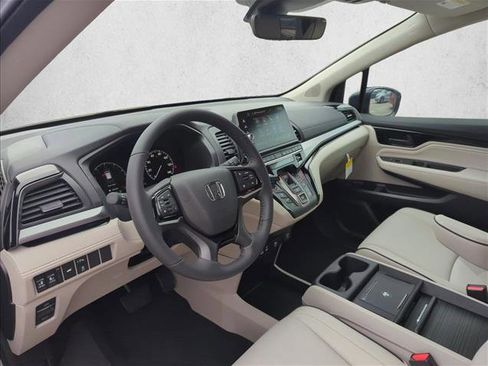 New 2026 Honda Odyssey Touring image 3