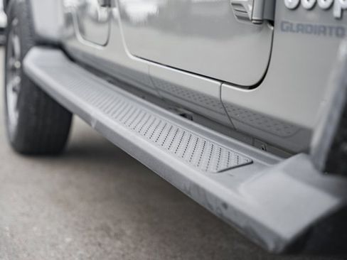 Used 2021 Jeep Gladiator Overland w/ Popular Equipment Package image 21