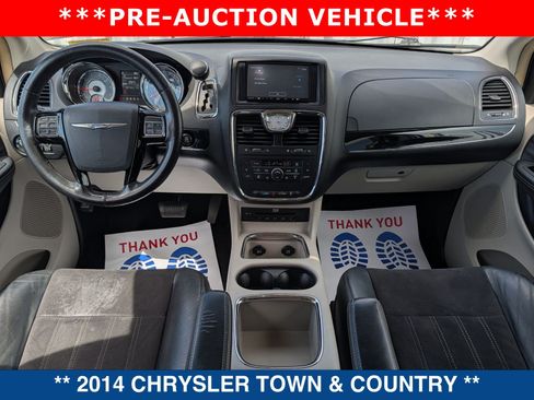 Used 2014 Chrysler Town & Country Touring-L FWD image 18