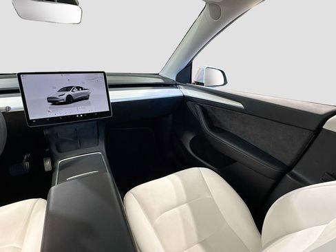 Used 2023 Tesla Model Y Long Range image 23
