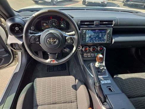 Used 2024 Toyota GR86 image 18