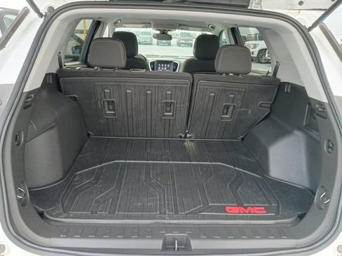 Used 2022 GMC Terrain SLE w/ LPO, Floor Liner Package FWD image 11
