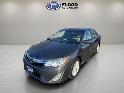 Used 2014 Toyota Camry XLE image 3