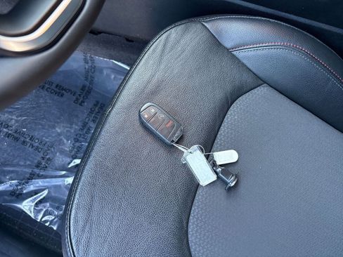 Used 2025 Jeep Compass Trailhawk image 21