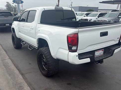 Used 2019 Toyota Tacoma TRD Sport w/ Technology Package RWD image 5
