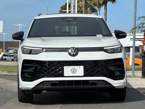 New 2026 Volkswagen Tiguan SE R-Line FWD image 3