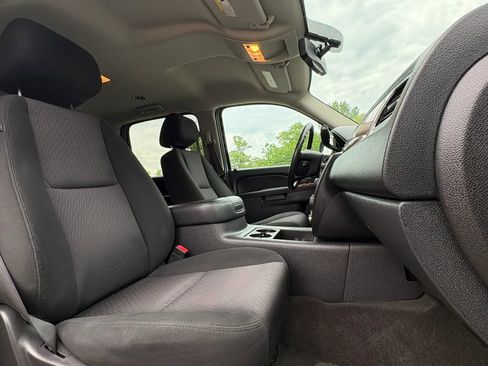 Used 2014 Chevrolet Suburban LS w/ All-Star Edition AWD/4WD image 33