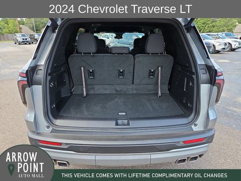 Used 2024 Chevrolet Traverse LT w/ Trailering Package FWD image 17