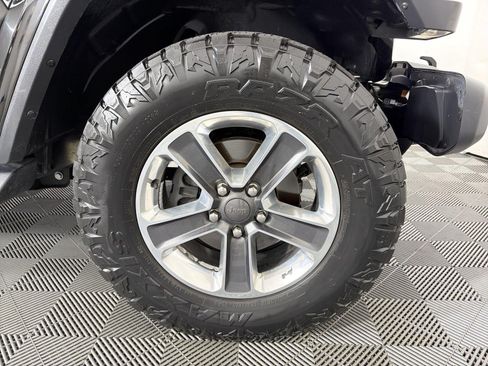 Used 2018 Jeep Wrangler Unlimited Sahara AWD/4WD image 10