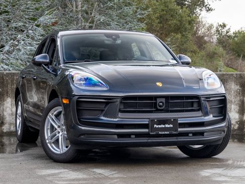 Certified 2025 Porsche Macan image 6
