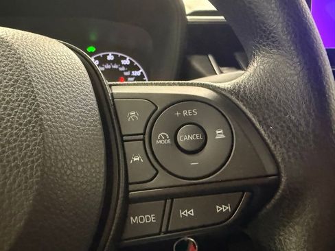 Used 2025 Toyota Corolla LE FWD image 18