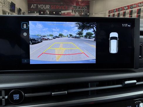 Used 2025 Hyundai Santa Fe SEL FWD image 33