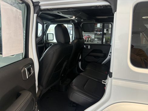 Used 2023 Jeep Wrangler Sahara w/ Cold Weather Group image 17