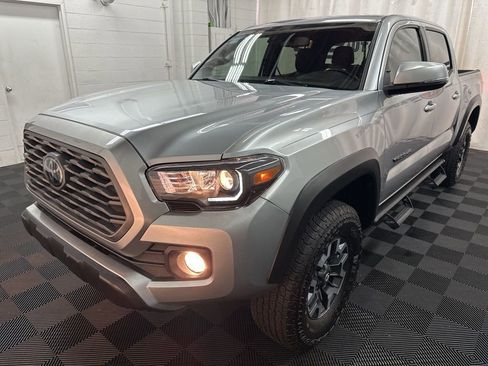Used 2022 Toyota Tacoma TRD Off-Road w/ Technology Package AWD/4WD image 4