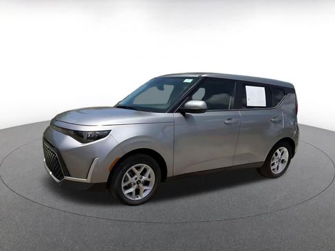 Used 2025 Kia Soul LX w/ LX Technology Package FWD image 8