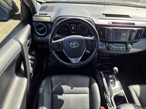 Used 2018 Toyota RAV4 SE w/ Advanced Technology Package AWD/4WD image 13