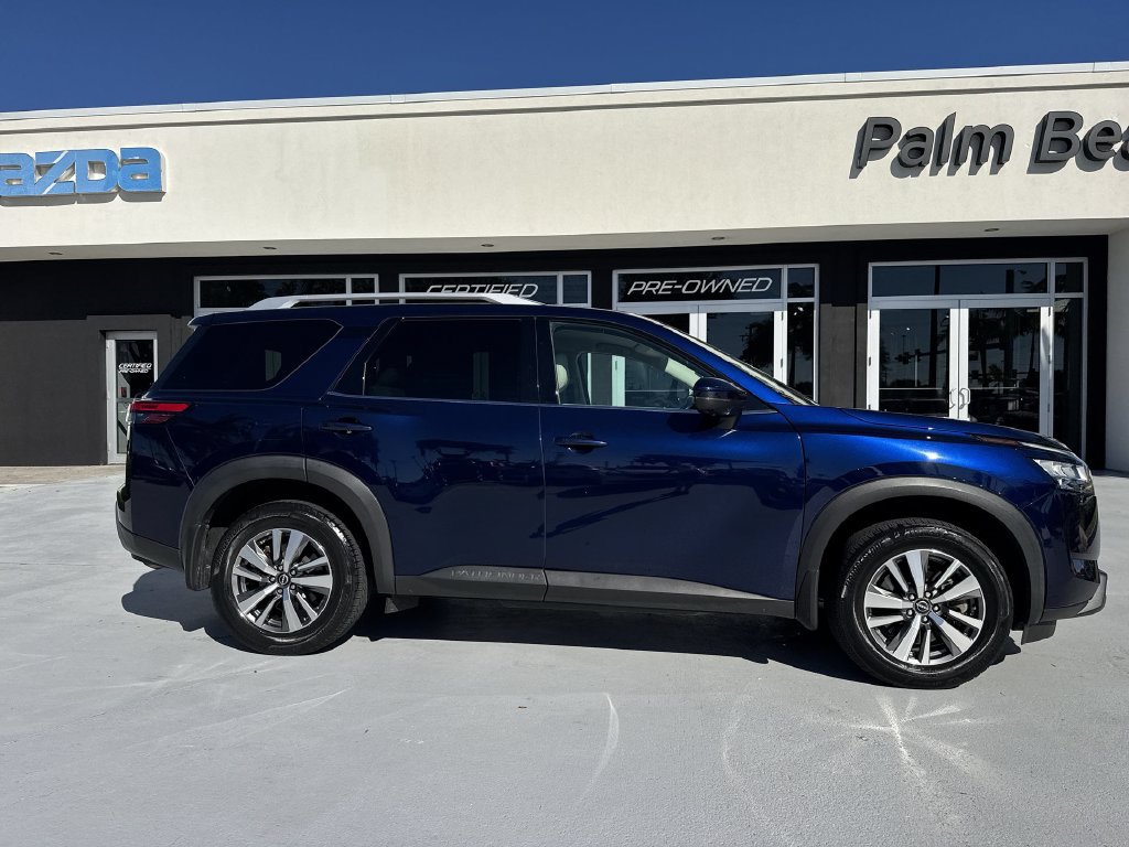 Used 2022 Nissan Pathfinder SL w/ SL Black Package AWD/4WD image 23