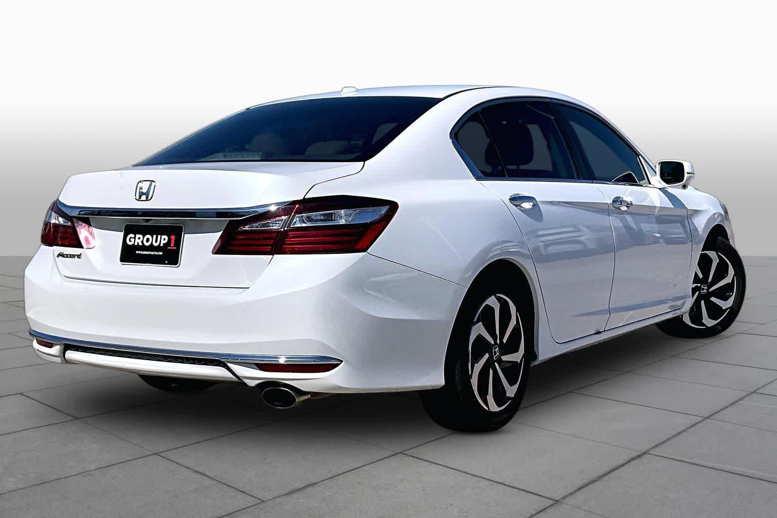 Used 2017 Honda Accord EX image 13