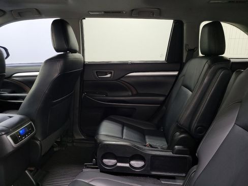 Used 2019 Toyota Highlander XLE AWD/4WD image 18