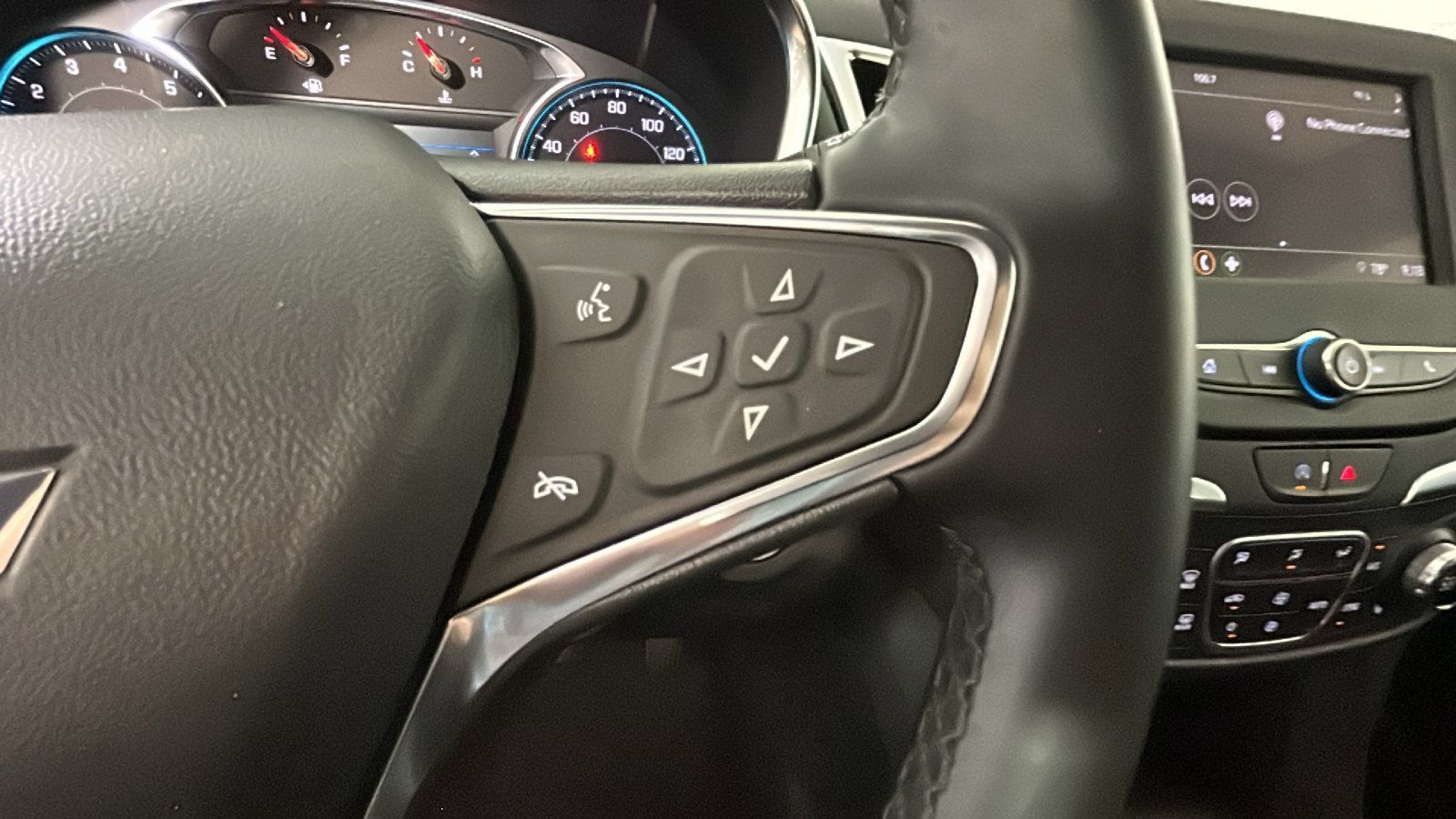 Used 2024 Chevrolet Equinox LT w/ LPO, Floor Liner Package AWD/4WD image 20