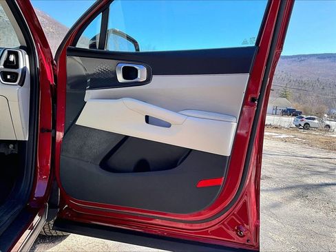 Used 2021 Kia Sorento S image 12