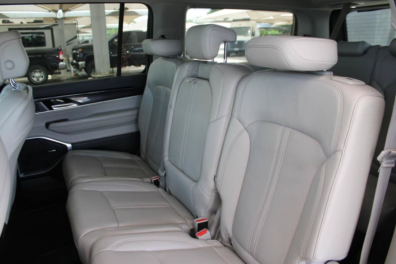 Used 2022 Jeep Wagoneer Series I AWD/4WD image 13