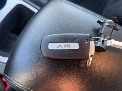 Used 2020 Jeep Grand Cherokee Altitude image 62