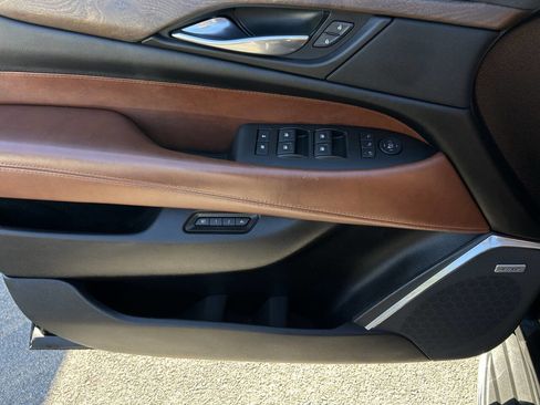Used 2016 Cadillac Escalade Luxury image 14
