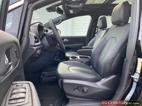 New 2026 Chrysler Pacifica Select image 24