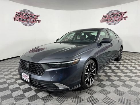 Used 2023 Honda Accord Touring image 3