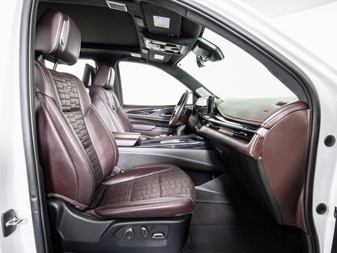 Used 2023 Cadillac Escalade V w/ LPO, ONYX Package image 11