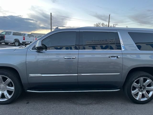 Used 2019 Cadillac Escalade ESV Luxury AWD/4WD image 6