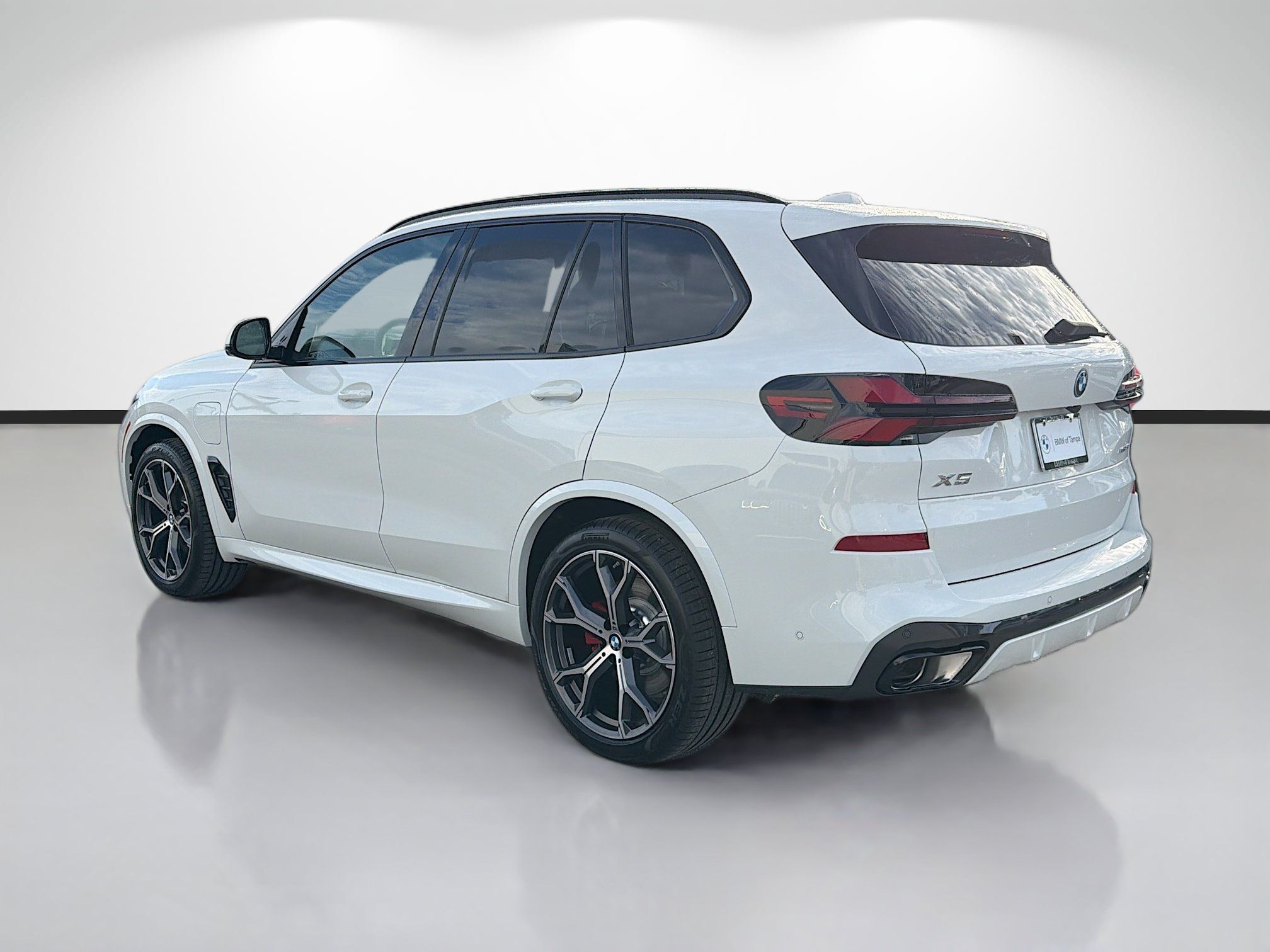New 2026 BMW X5 xDrive50e w/ Executive Package AWD/4WD image 5