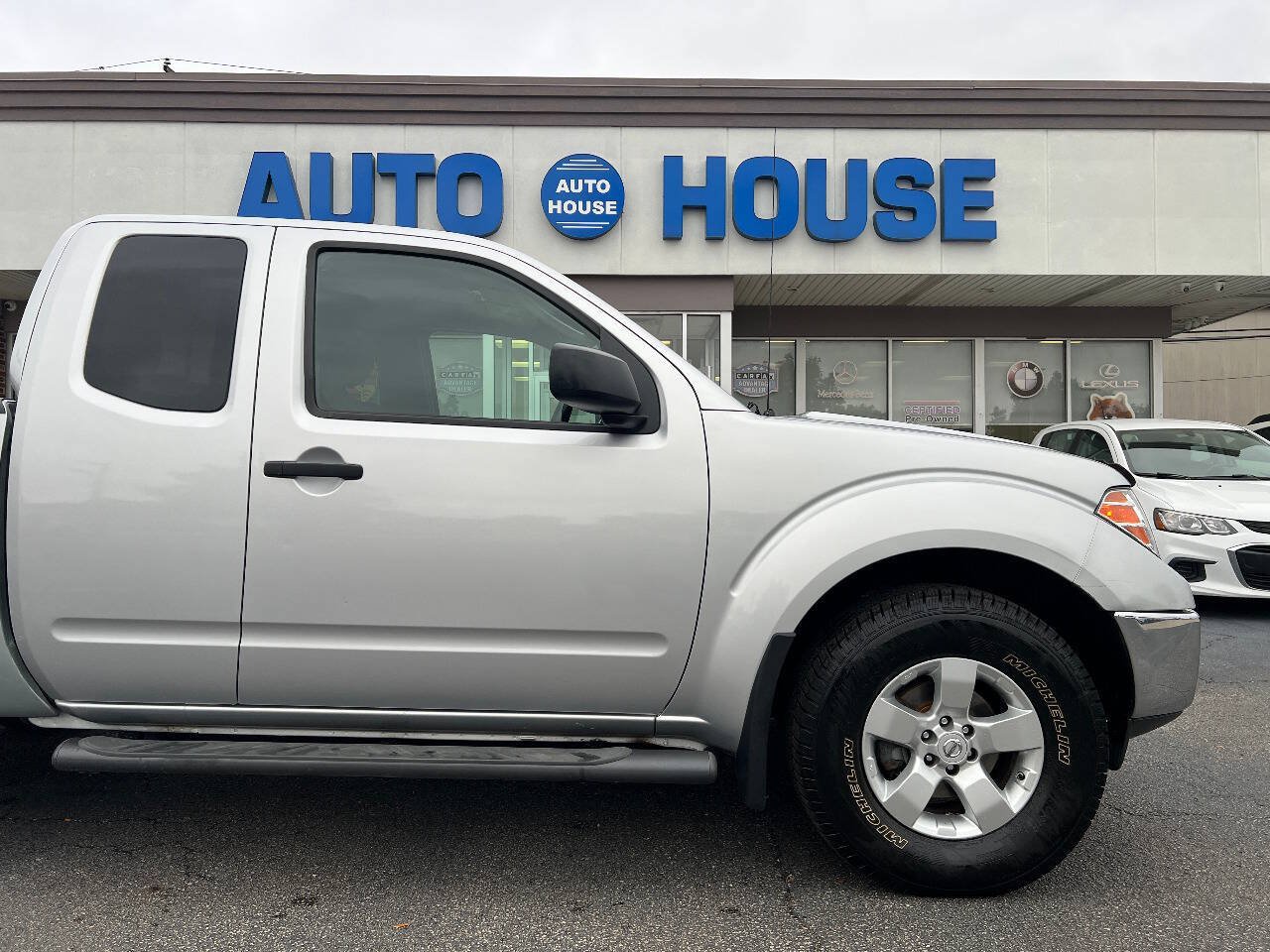 Used 2009 Nissan Frontier SE w/ SE Value Truck Pkg AWD/4WD image 39