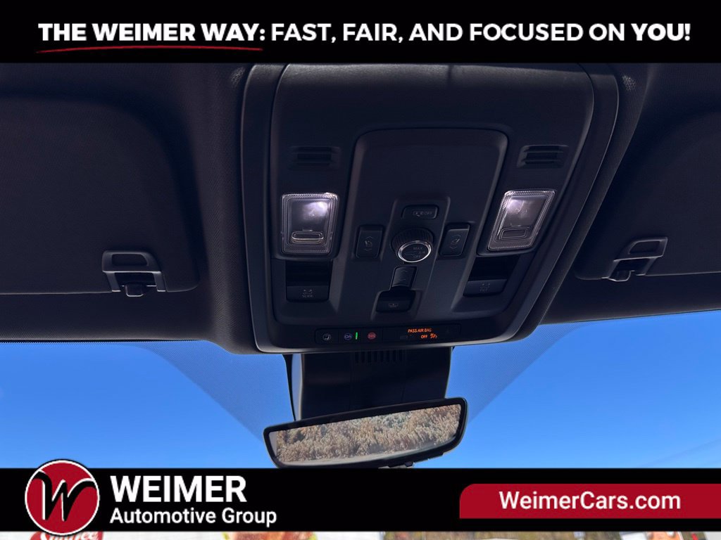 Used 2025 Chevrolet Suburban High Country AWD/4WD image 20