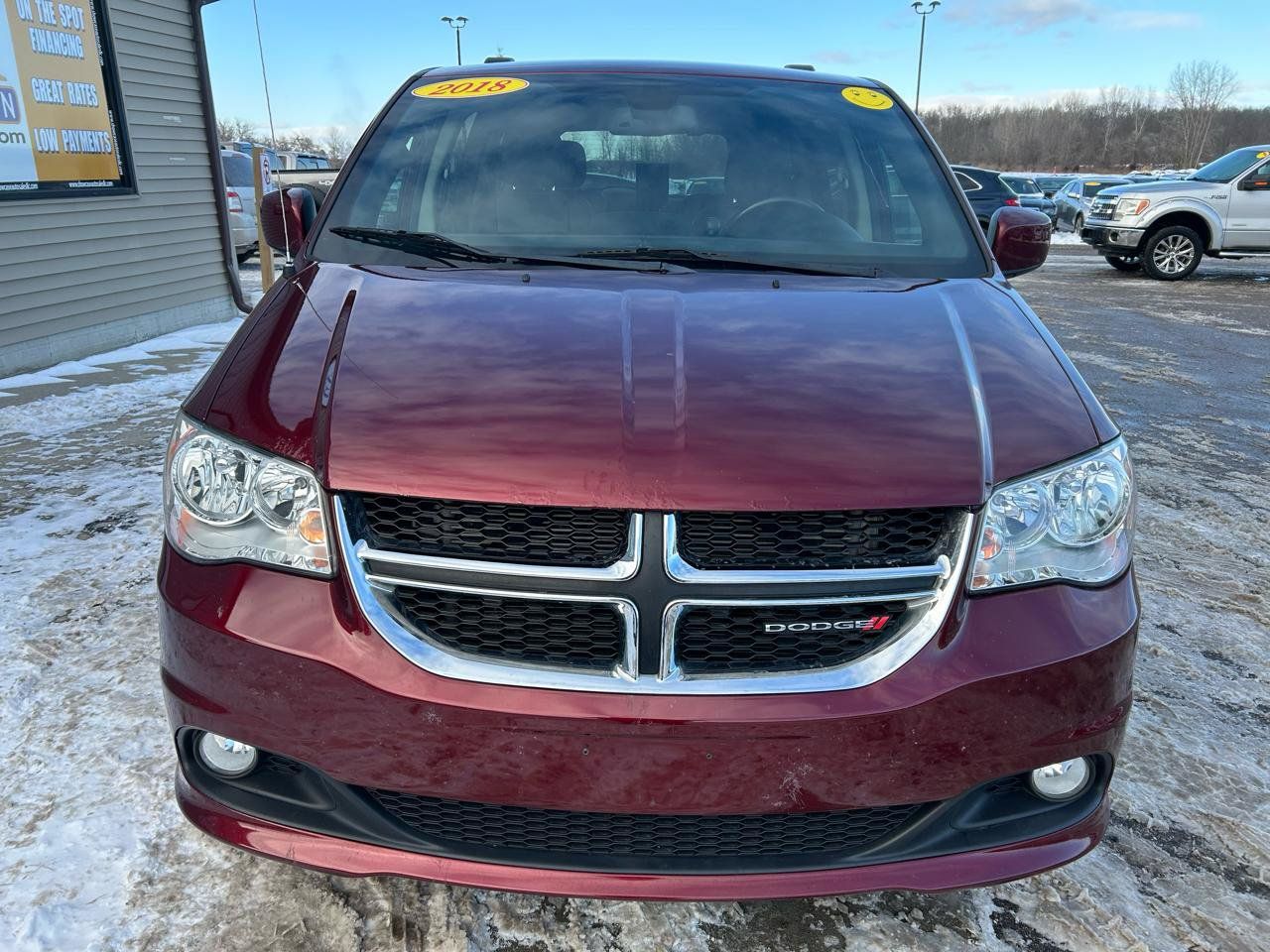 Used 2018 Dodge Grand Caravan SXT FWD image 2