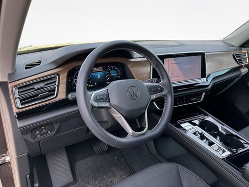 Used 2024 Volkswagen Atlas SE image 11