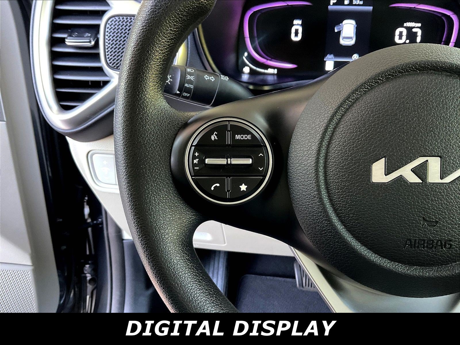 Used 2025 Kia Soul LX w/ LX Technology Package FWD image 10