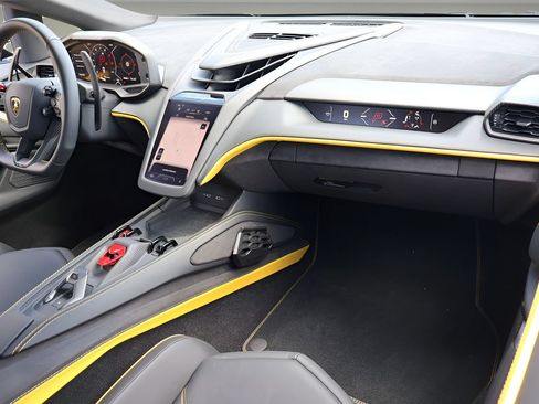 Used 2025 Lamborghini Revuelto AWD/4WD image 13